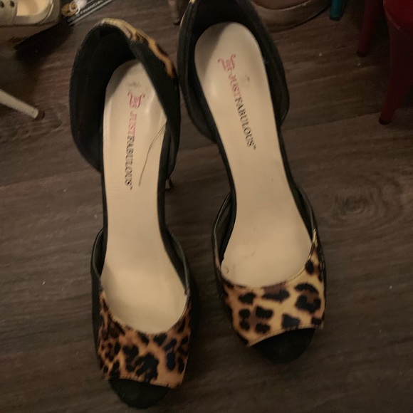 Shoes - Picture 5 of 8